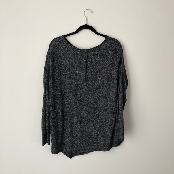 ⭐️ 2/$20 ⭐RW&CO. Oversize Asymmetric Gray Shirt Long Sleeve - Picture 5 of 6